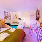 Love Room - 2P With Jacuzzi