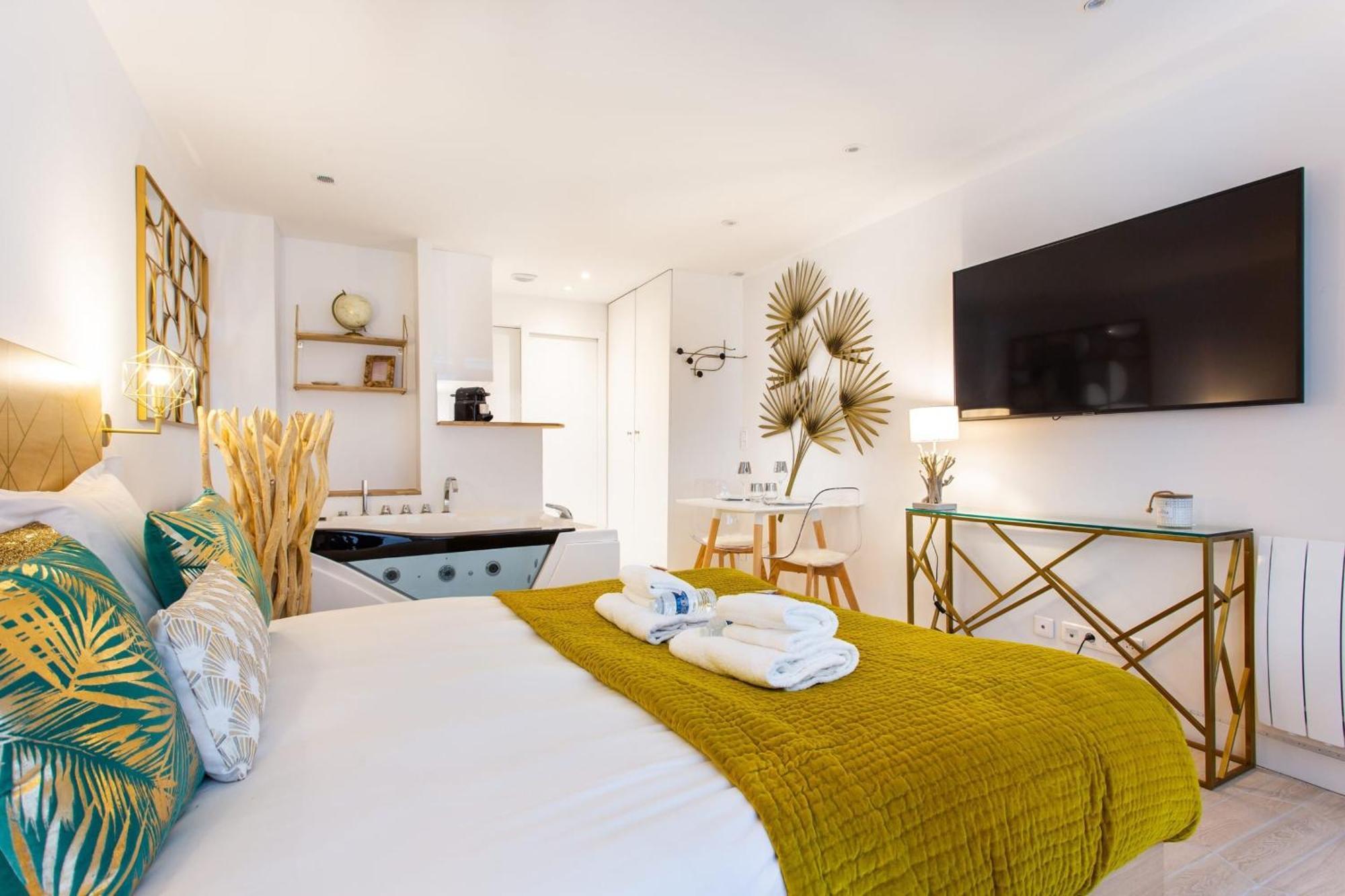 - 2p With Jacuzzi Apartment